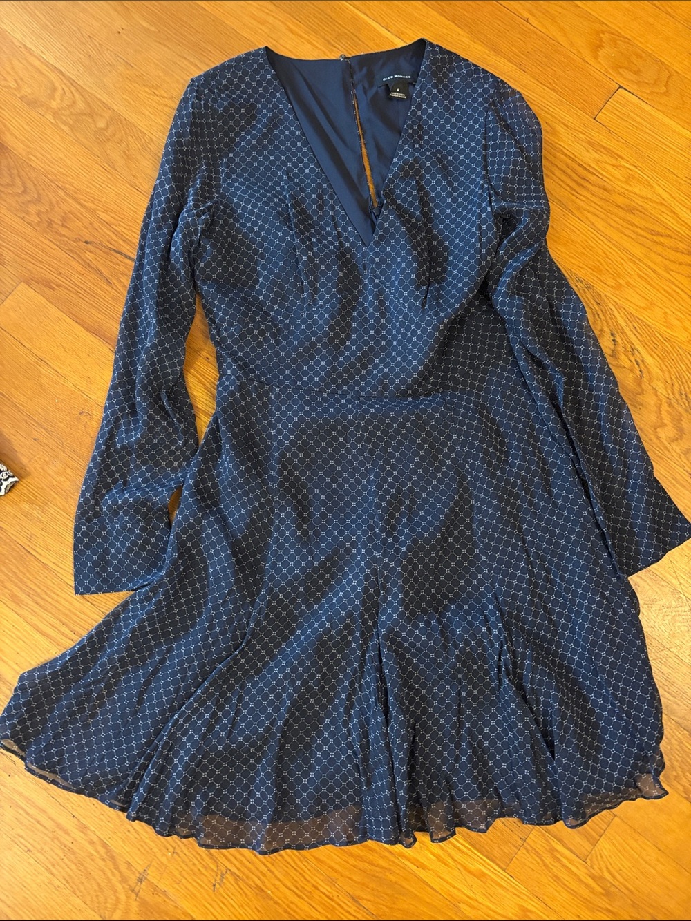 Women’s Navy Patterned V-Neck Long-Sleeve Dress